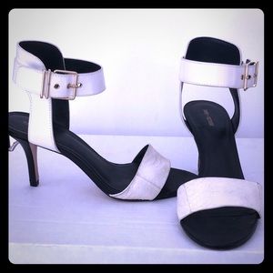 Pour La Victoire Sandals